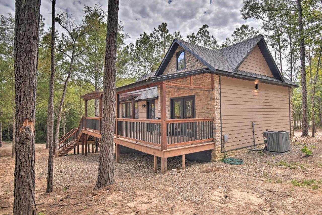 Modern Broken Bow Cabin Large Deck, Bbq And Pergola Экстерьер фото